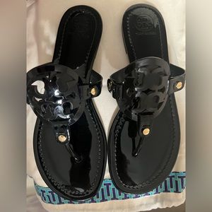 Tory Burch Millers black size 8